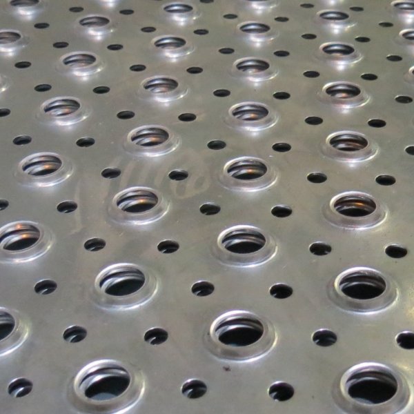 Алюминиевый настил просечно-профилированный 1000х150х50х2.5 Круглый